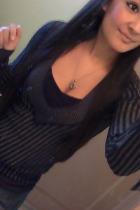 thick doll pleasure herself with fucktoy and smile